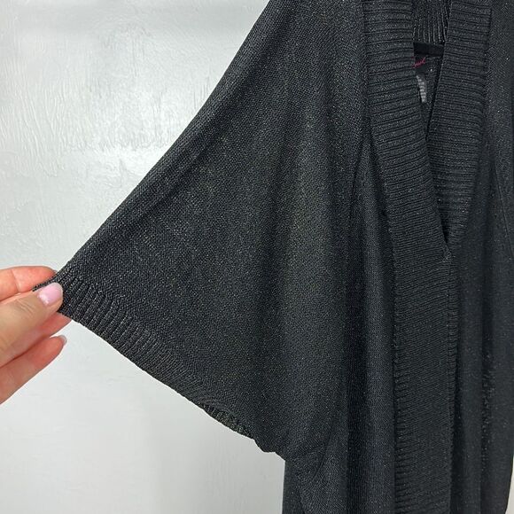 Torrid Black Shimmer Short Sleeve V-neck Top Size 4 - Picture 2 of 7